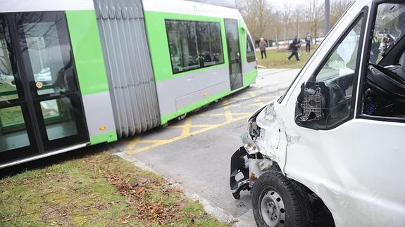 El tranvía ha sufrido 47 colisiones y golpes de otros vehículos en los últimos dos años