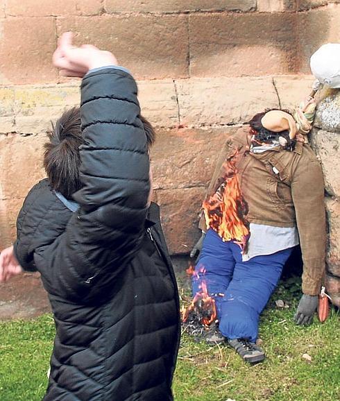 Judas arde por sus tropelías a Samaniego