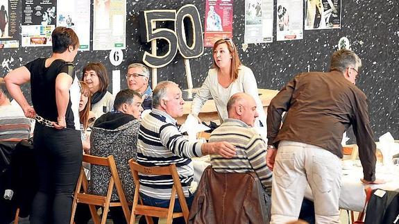 Una comida popular cierra los actos del 50 aniversario de las procesiones de Arkotxa