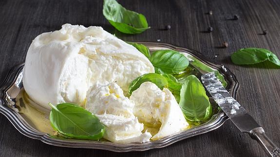 La burrata, el saco de exquisito queso prensado
