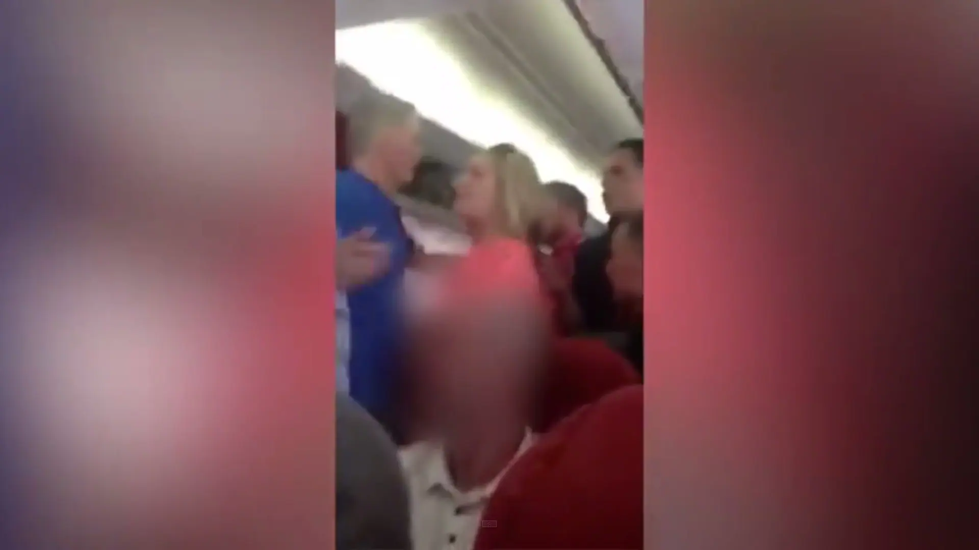 Un grupo de británicos de despedida de soltero causa el caos en un vuelo a Alicante