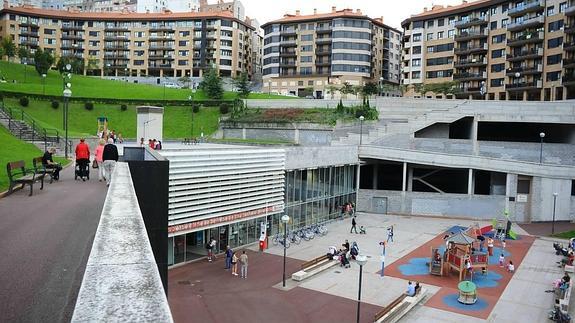 UGT denuncia que las condiciones de trabajo del polideportivo de Atxuri son "insalubres" y "de riesgo"