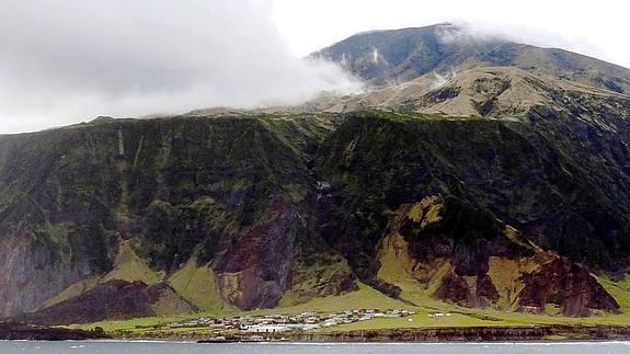 Conoce la increíble isla habitada más inaccesible del mundo