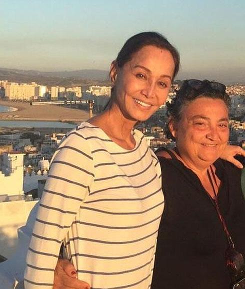 Isabel Preysler se va de vacaciones con Elena Benarroch