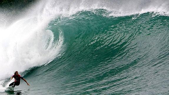 Mundaka pide la paralización de las obras del arenal de Laida para proteger a su ola izquierda