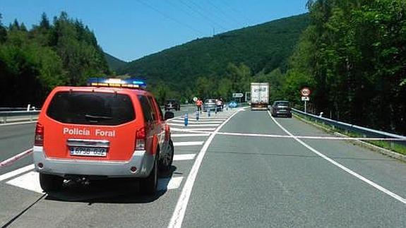 Un ertzaina mata a tiros a un camionero en Leitza durante una discusión de tráfico