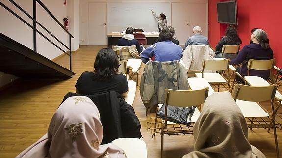 Cáritas atiende en La Rioja por primera vez al mismo número de hombres que de mujeres