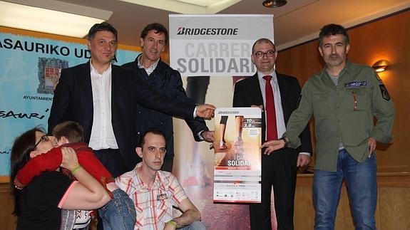 Basauri acoge la 'I Carrera Solidaria Bridgestone" en apoyo a un niño con síndrome de Angelman