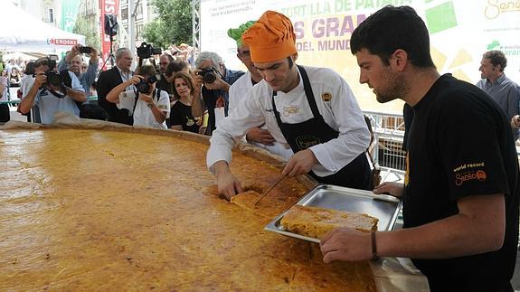 El Ayuntamiento estudia si abona los 50.000 euros del récord frustrado de la tortilla