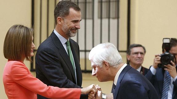 El duque de Alba se estrena ante los Grandes de España