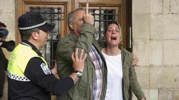 El subdelegado del Gobierno en Álava pide perdón por su peineta