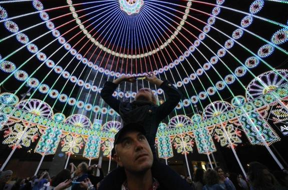 La hostelería bilbaína cerrará dos horas más tarde por la Noche Blanca y en otras seis fechas señaladas