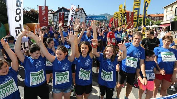 600 personas se calzan las deportivas en familia en la carrera de Abanto-Zierbena