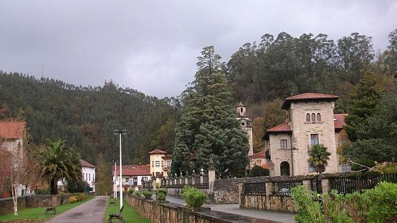 Puente Viesgo: cuevas, balneario y vía verde junto al río Pas