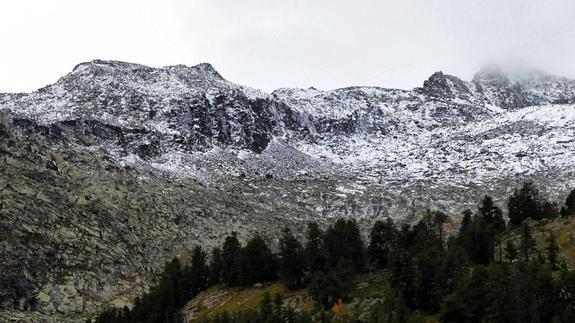 Muere un montañero navarro al despeñarse en Benasque