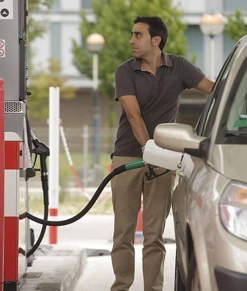Competencia emplaza al Gobierno a actuar ya para forzar una bajada de las gasolinas