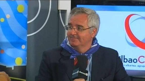 El portavoz del PP en Bilbao se atreve a cantar en directo