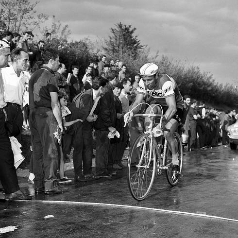 El alemán de hierro que tocó el cielo en Bilbao a costa de Poulidor hace 50 años