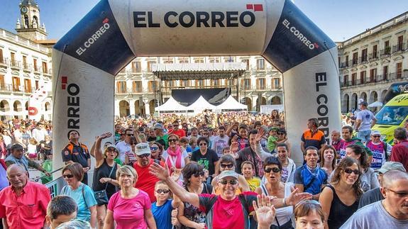 Paseo solidario por el parque de Zabalgana