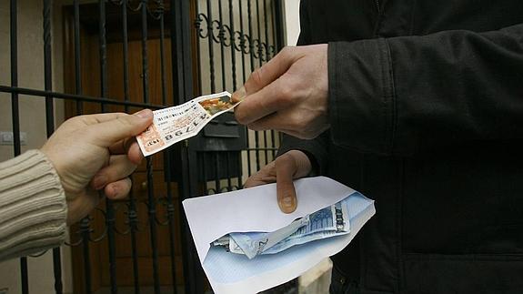 La Ertzaintza alerta de grupos dedicados al timo del 'tocomocho' y 'la estampita'