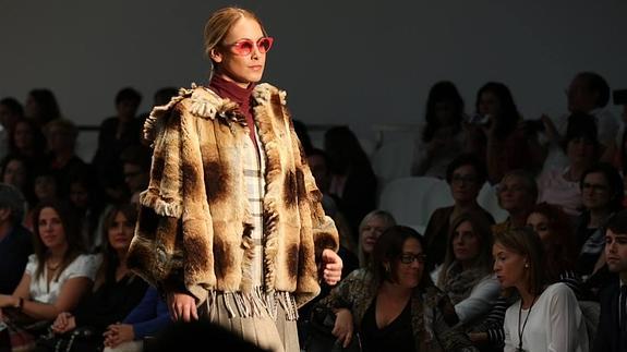 La lana y los estilos marinero y victoriano, reyes de la pasarela en Vitoria