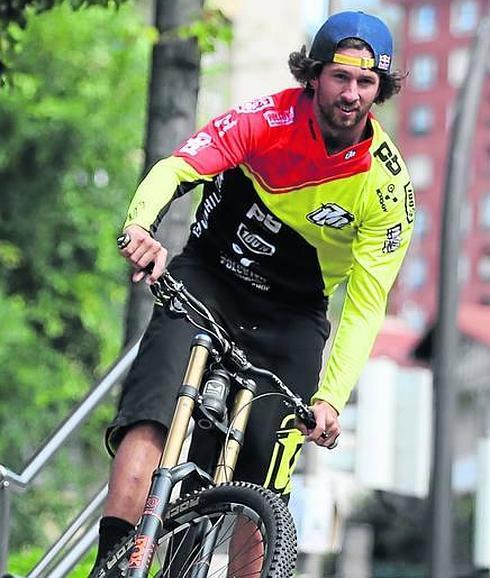 Adrenalinaz betetako txirrindularitza