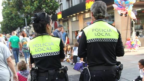 Bildu propone que los policías locales que saben euskera lleven un distintivo