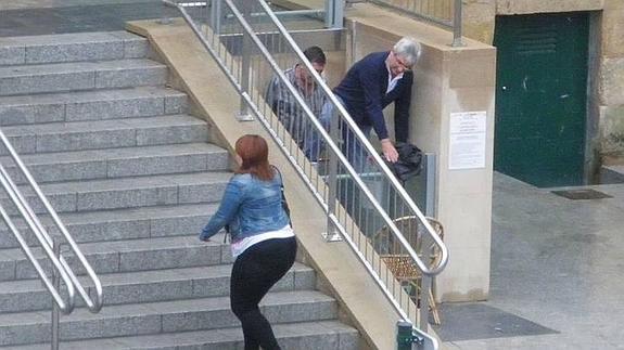 El elevador de la estación de Llodio acumula ya diez días de parón