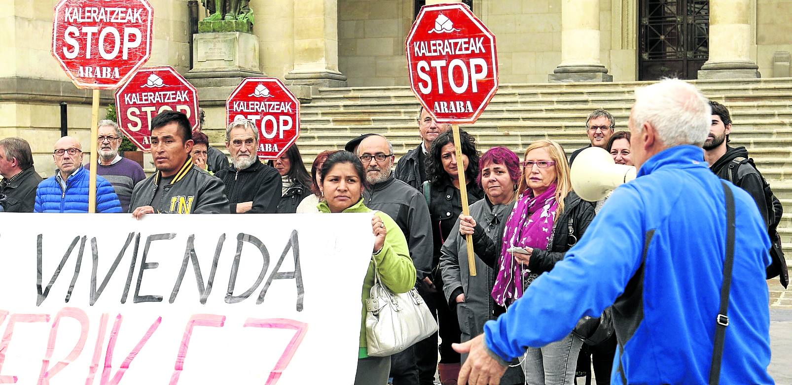 Álava sigue a Vitoria y se convierte en territorio libre de desahucios