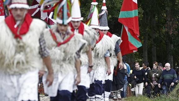 Miles de personas participan en Elizondo en la fiesta del euskera