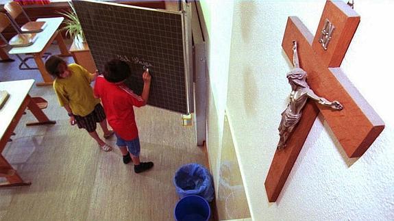 El Parlamento vasco aboga por situar la Religión fuera del horario escolar en Euskadi