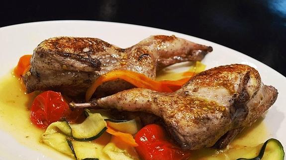 Codornices cocinadas en un sobre de Correos