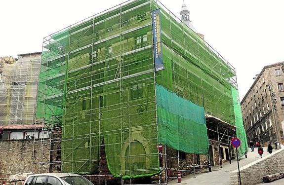 La casa más antigua de Vitoria renueva su fachada