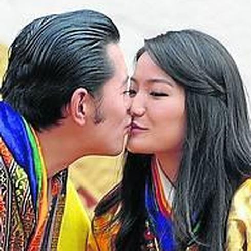 Los reyes de Bután esperan su primer hijo