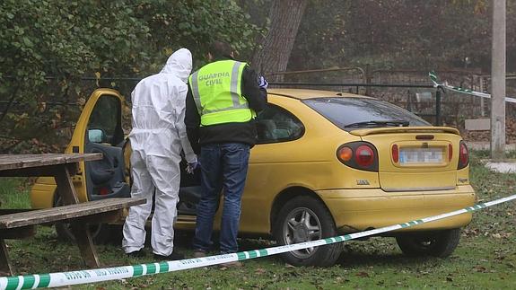 «Estaba tras unos matorrales, lleno de sangre y con una cuchillada en el cuello»