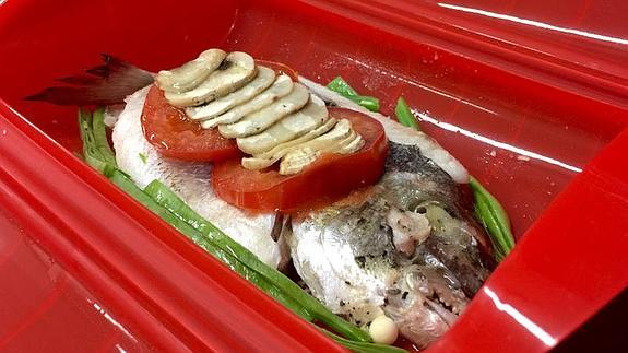 Tupper 'deluxe': dorada al papillot en el micro del curro