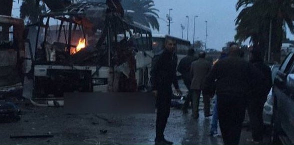 Al menos doce muertos en un atentado en Túnez contra un autobús de la guardia presidencial
