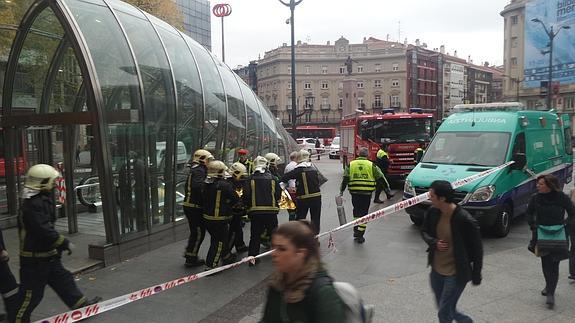 El hombre arrollado por el metro en Abando sufre múltiples contusiones