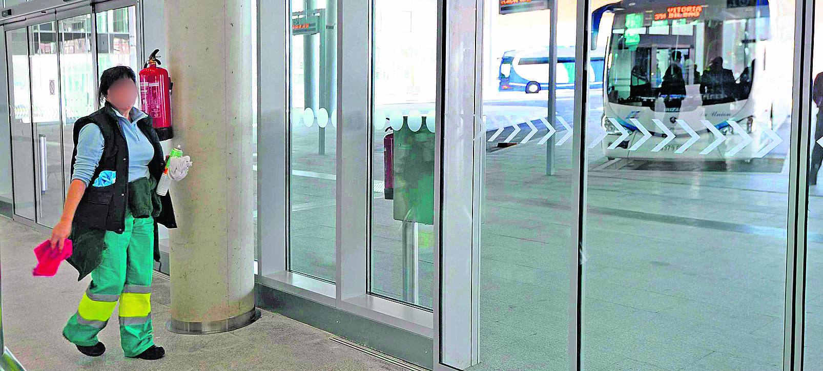 Sanción ejemplar a la empresa que limpia la estación de autobuses porque está sucia
