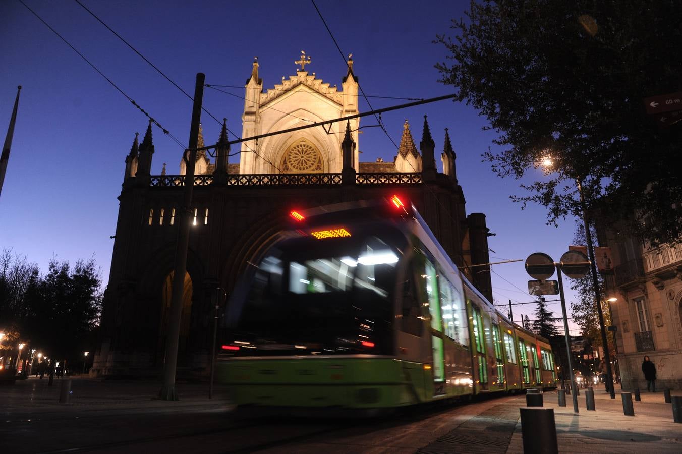 Vitoria da luz verde al convenio para la ampliación del tranvía y el BRT