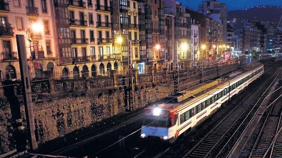 Más de 1.500 vizcaínos sufren ruidos nocturnos superiores a los legales por vivir cerca del tren