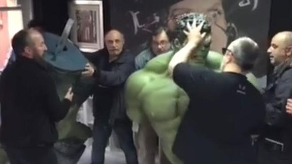 El increíble Hulk se queda a vivir en casa de Álex de la Iglesia