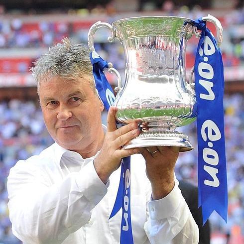 El Chelsea vuelve a confiar en Guus Hiddink