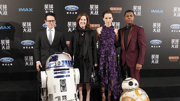 'Star Wars' hace historia al recaudar 1.090 millones de dólares en 12 días
