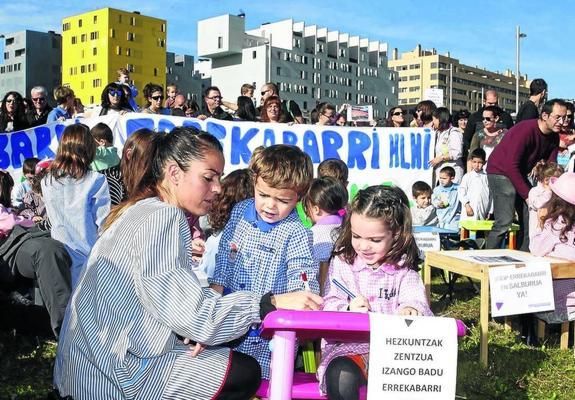 La construcción del nuevo colegio de Salburua, paralizada sin fecha