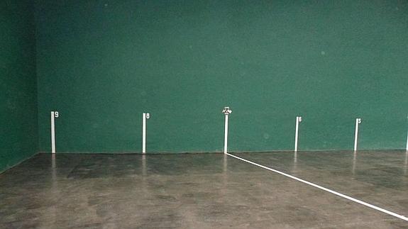 Artxandako kiroldegiko frontoiak berriztatu dira