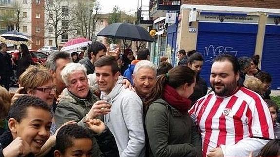 «Estábamos viendo el partido del Athletic», cuentan los afortunados de Pasaia