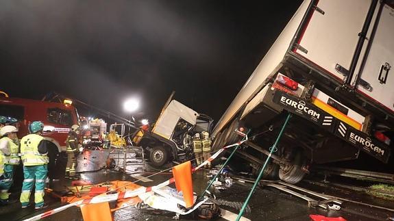 Espectacular rescate de dos camioneros en Autzagane