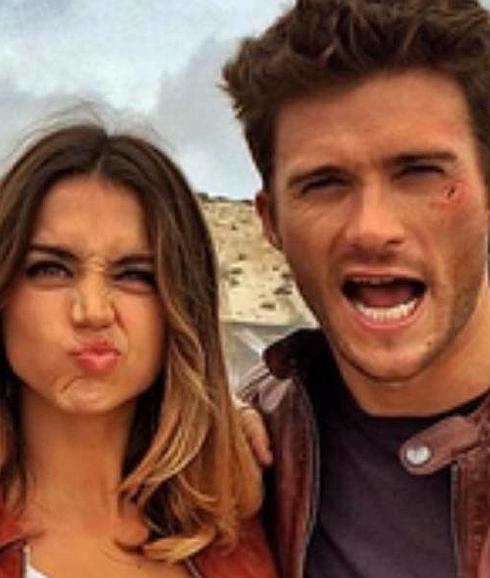 Ana de Armas y Scott Eastwood se llevan tan bien...