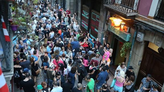17 calles y dos plazas Casco Viejo de Bilbao pueden abrir ya más bares | El Correo